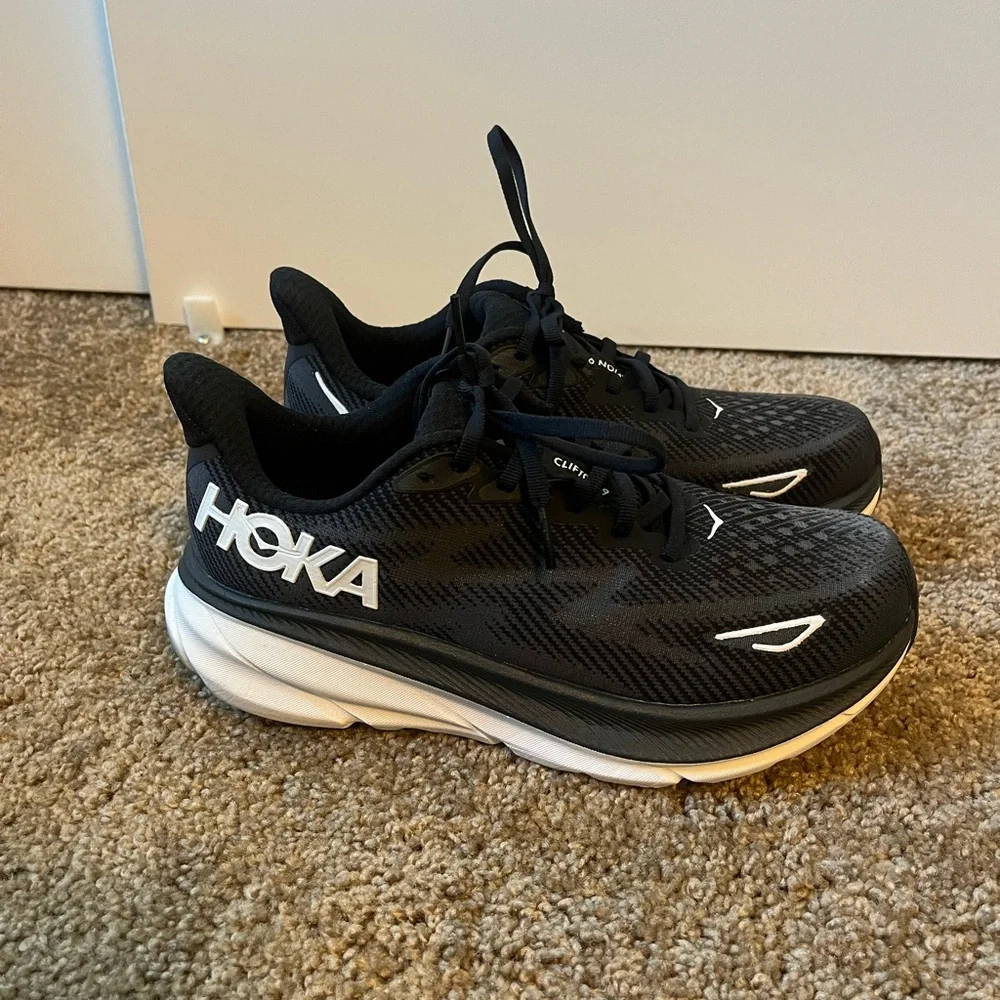 Clifton 9 hokas size 7.5 wide - Picture 1 of 10